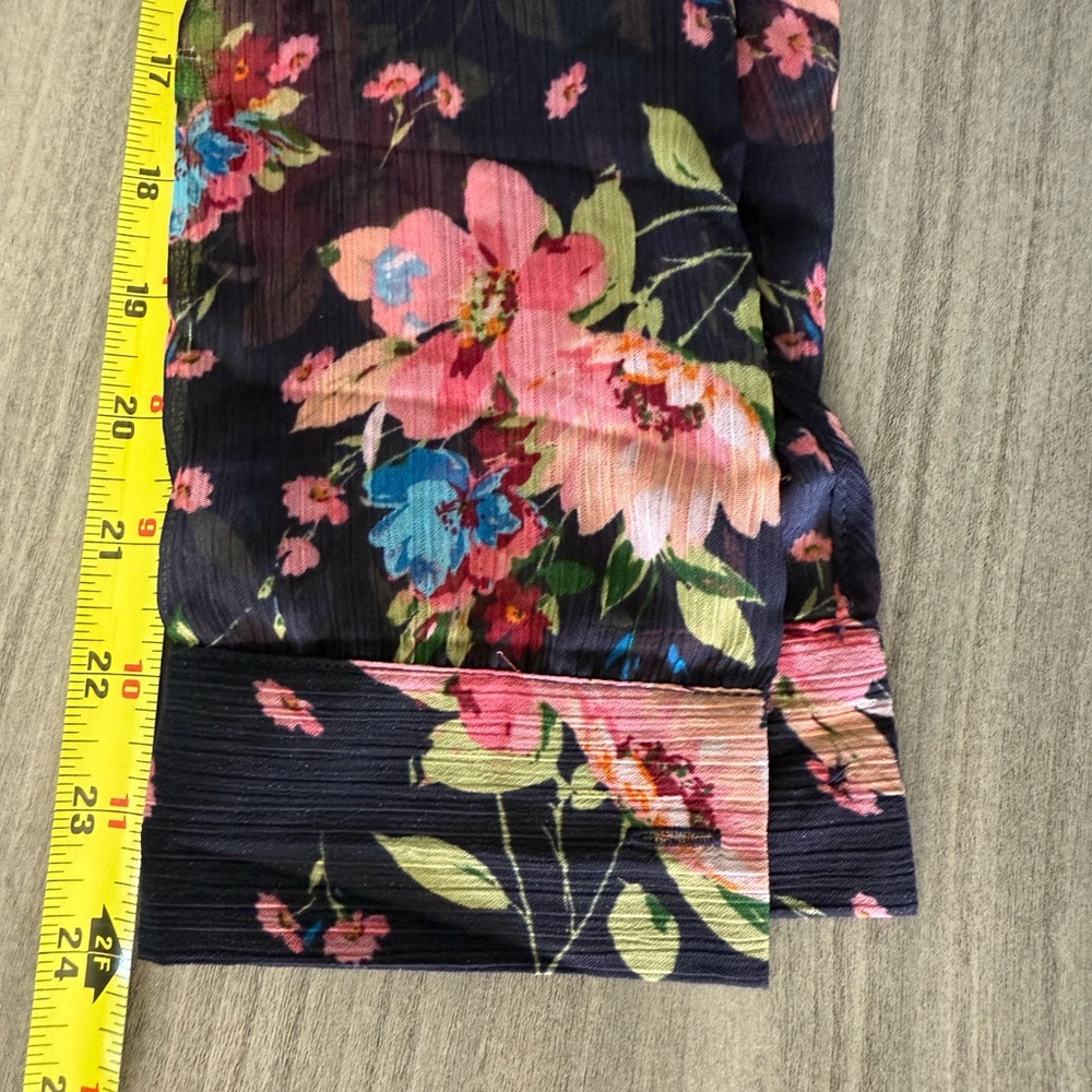 KUT FROM THE KLOTH
Jasmine Chiffon Shirt - Chelles Bouquet Navy - Picture 8 of 9